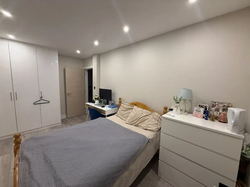 Room Eastbourne Road in Greater London