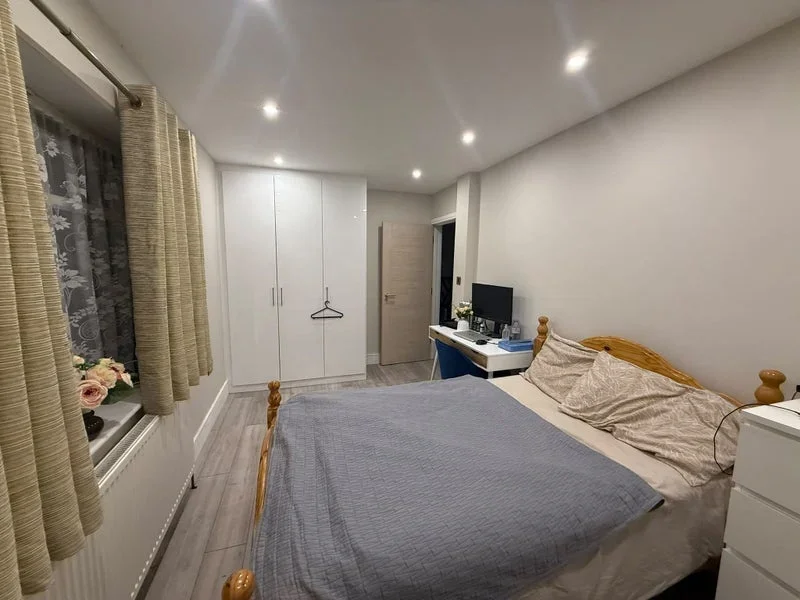 Room Eastbourne Road in Greater London