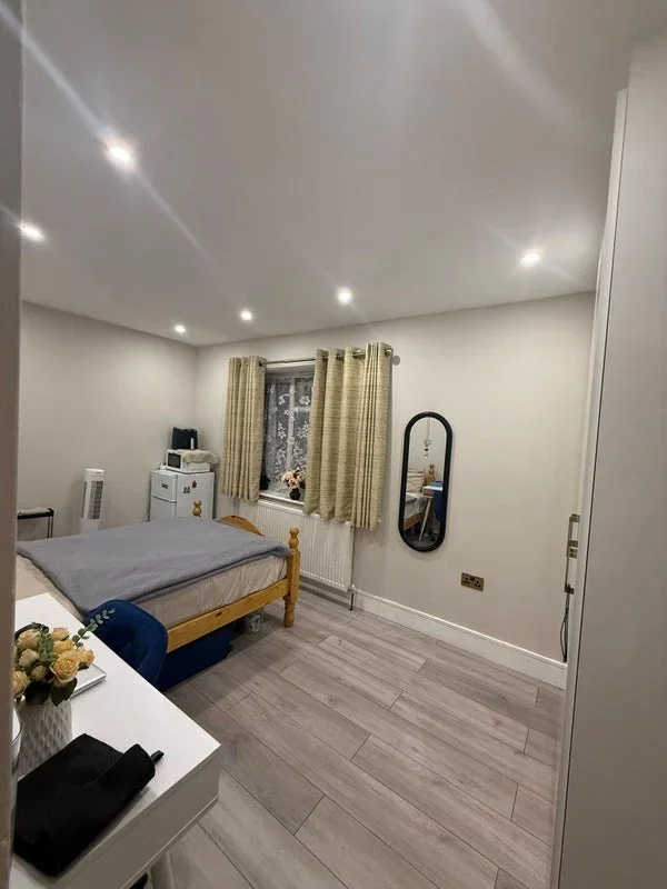 Room Eastbourne Road in Greater London
