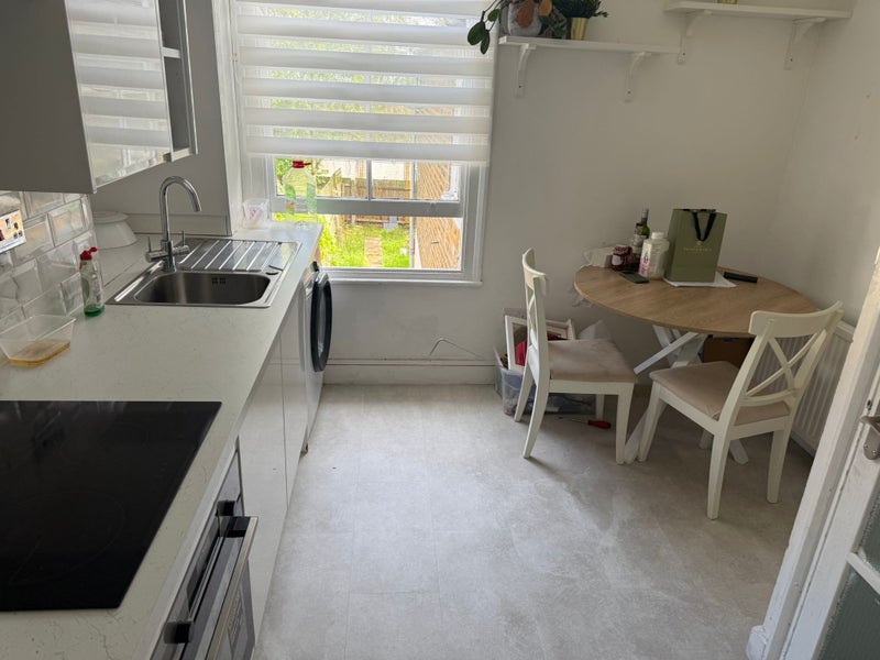 Room Ivydale Road in Greater London