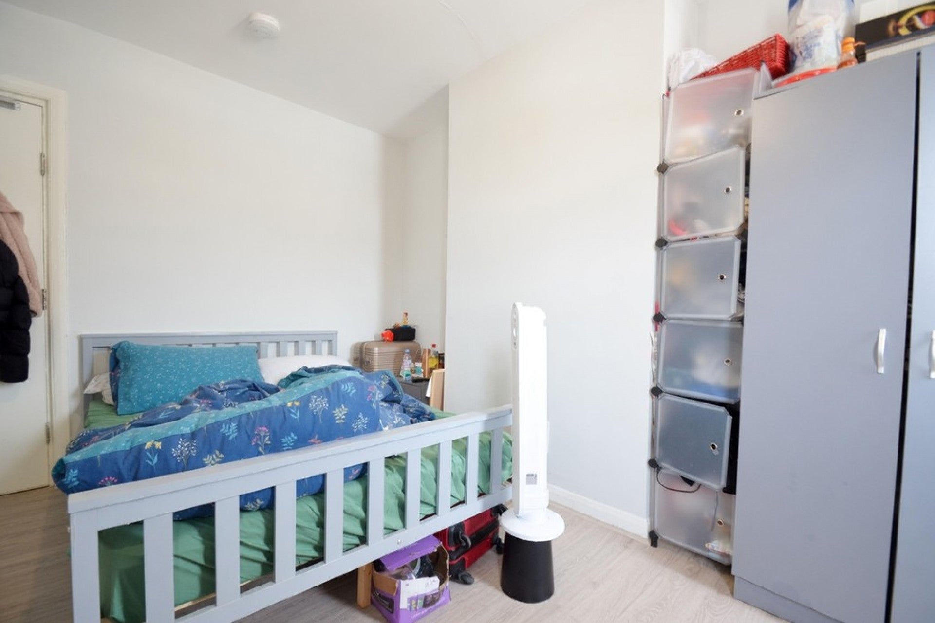 Room Ravensbourne Avenue in Borough of Spelthorne