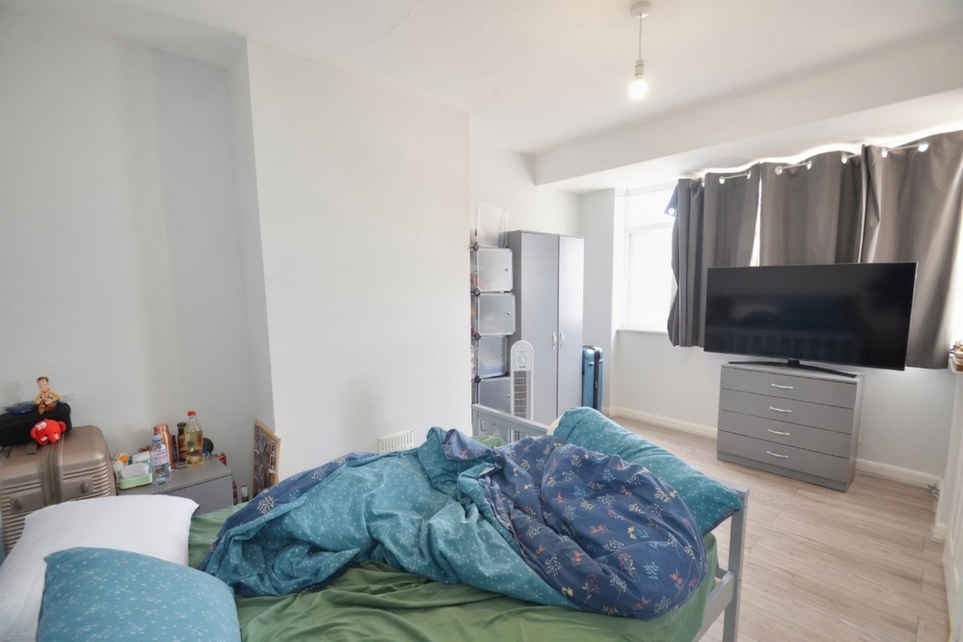 Room Ravensbourne Avenue in Borough of Spelthorne