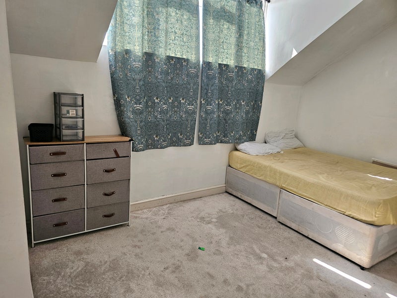 Room Harehills Lane in Leeds
