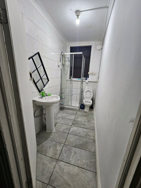 Room Harehills Lane in Leeds
