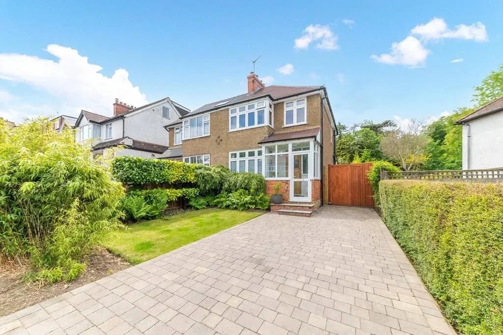 House Newstead Rise in Caterham Valley