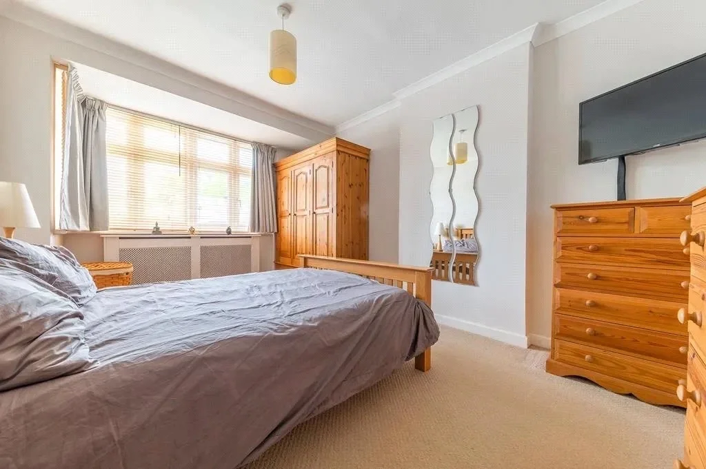 House Newstead Rise in Caterham Valley