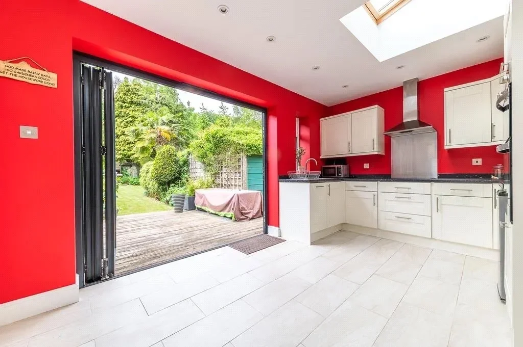 House Newstead Rise in Caterham Valley