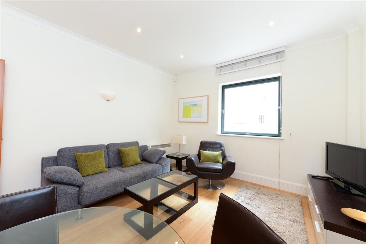 Flat Forum Magnum Square in Greater London