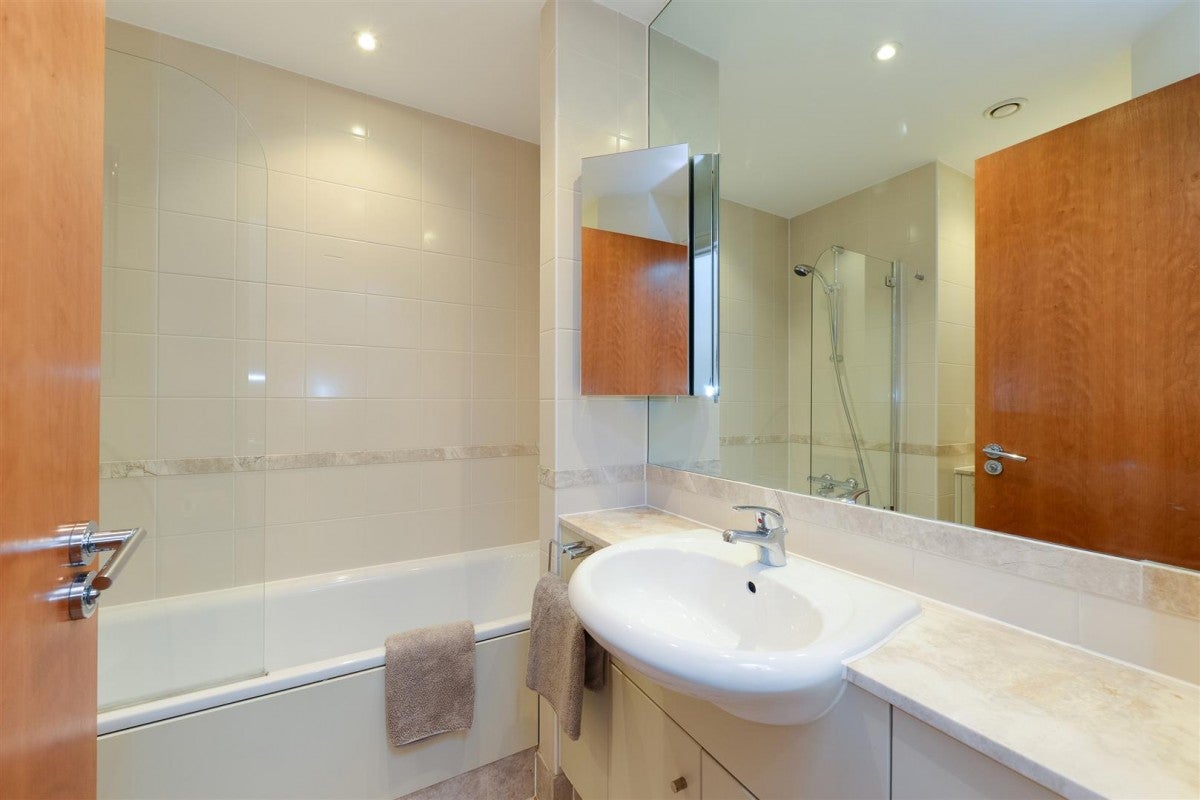 Flat Forum Magnum Square in Greater London