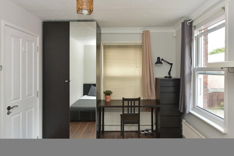 Room Lockesfield Place in Greater London