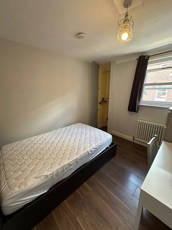 Room Lockesfield Place in Greater London