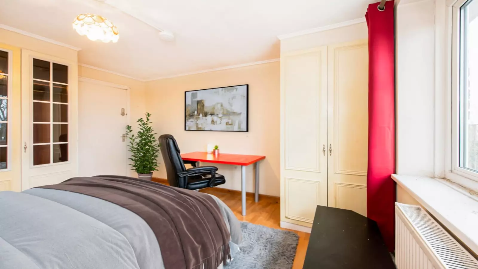 Flat Telford Road in Greater London