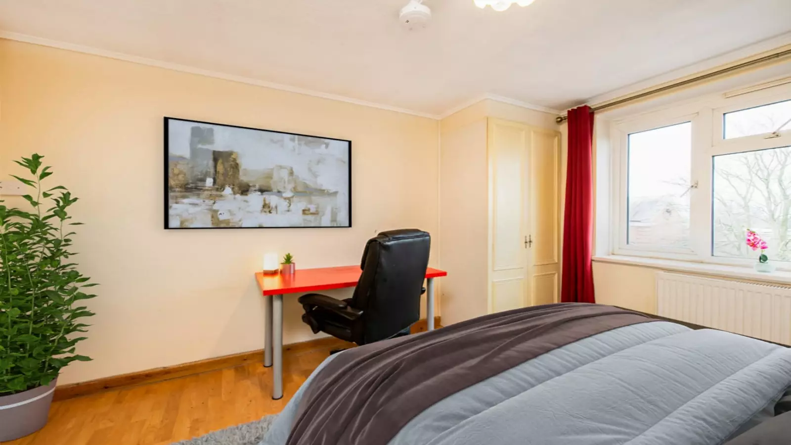 Flat Telford Road in Greater London