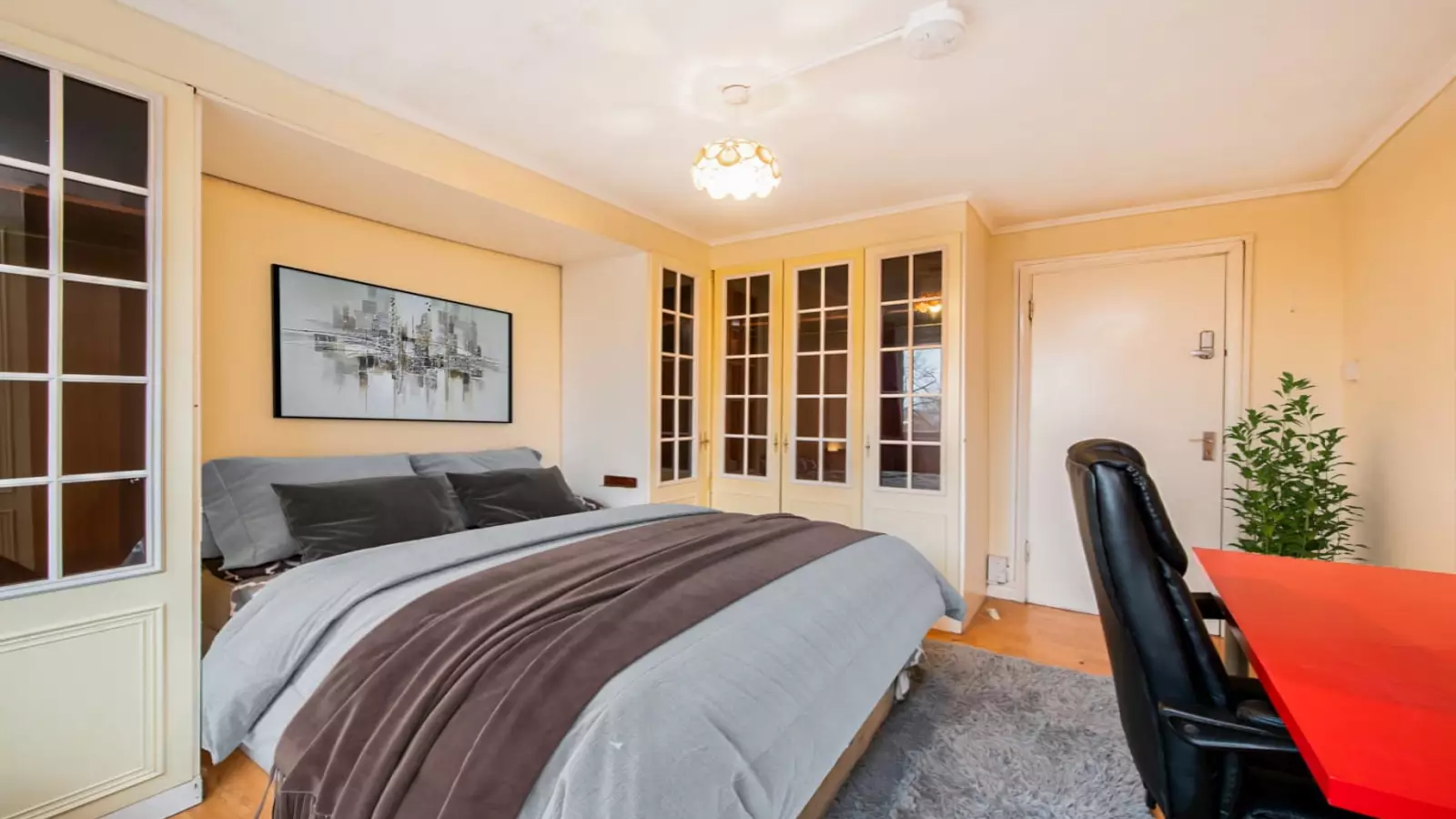 Flat Telford Road in Greater London