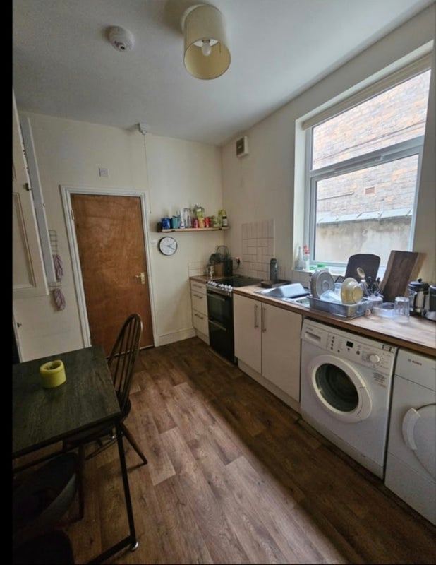 Room Pine Grove in Manchester