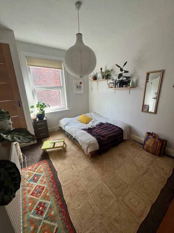 Room Pine Grove in Manchester