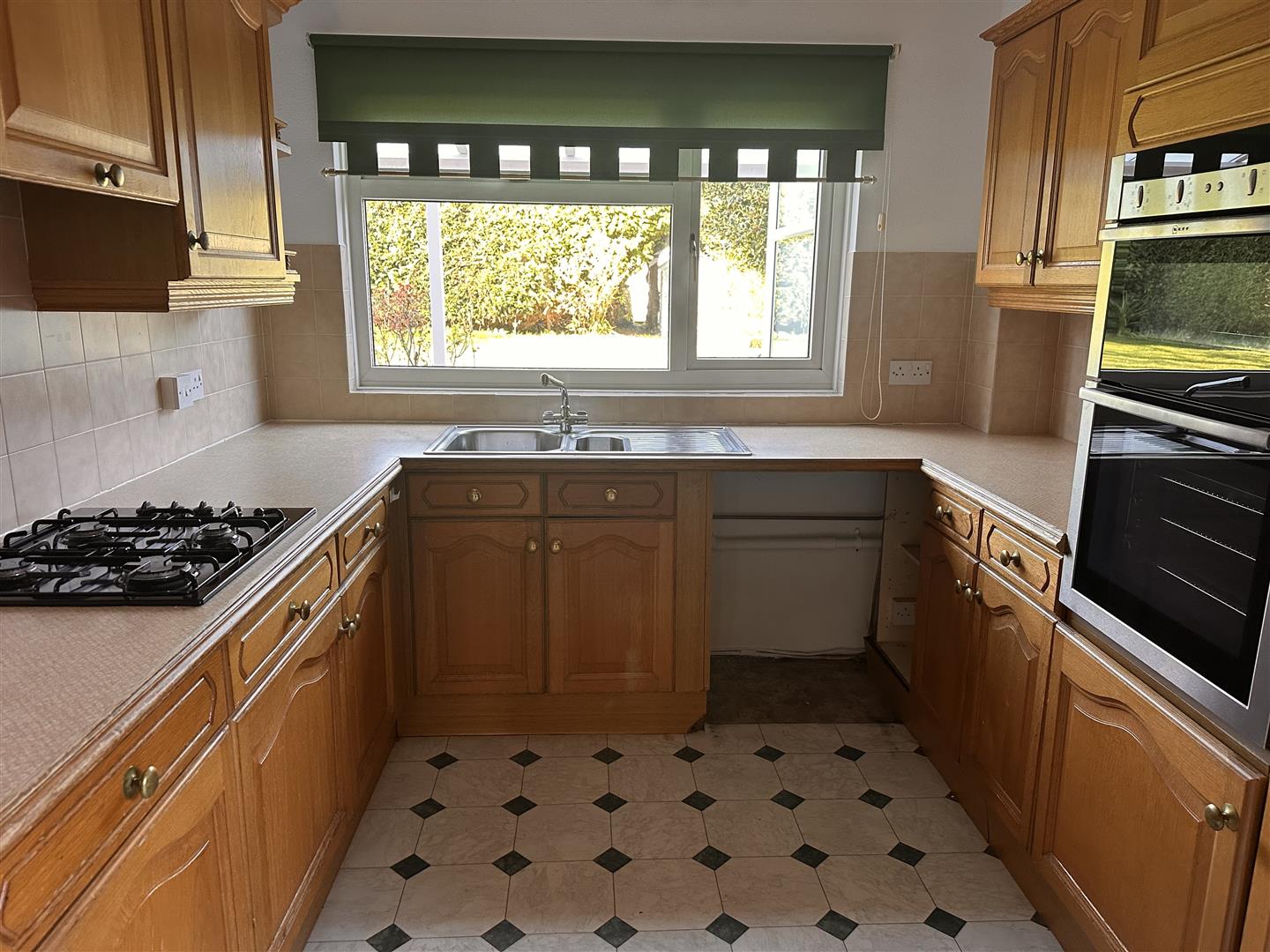 Flat Sutherland Avenue in Rother