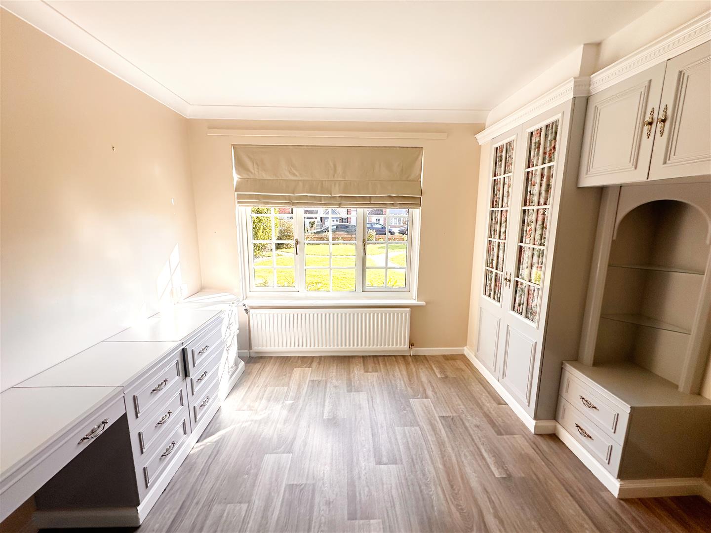 Flat Sutherland Avenue in Rother