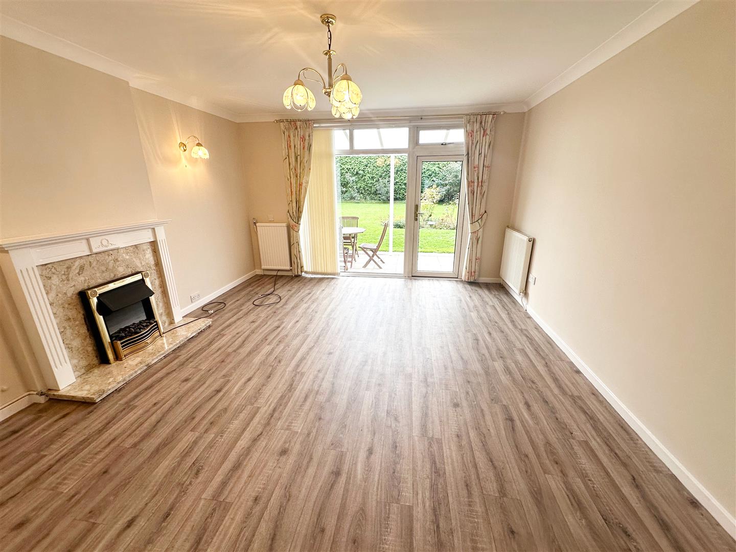 Flat Sutherland Avenue in Rother
