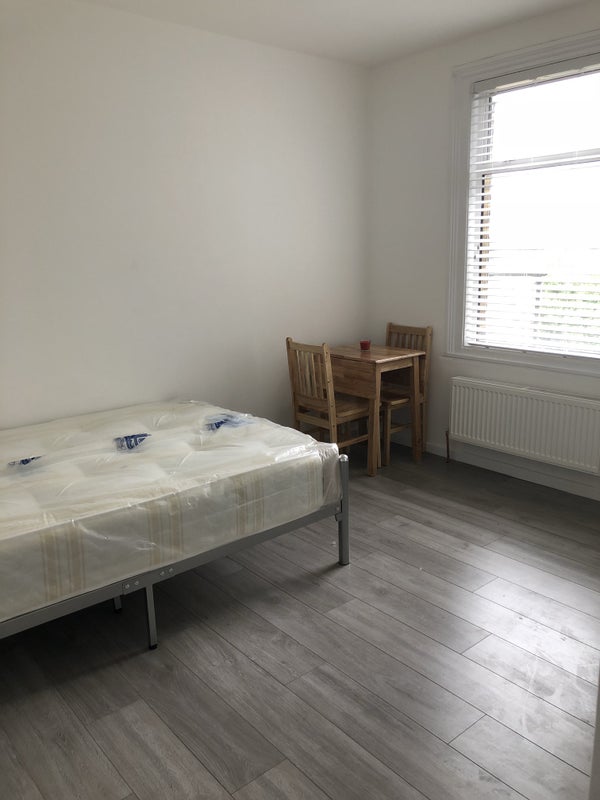 Room Cranbrook Park in Greater London