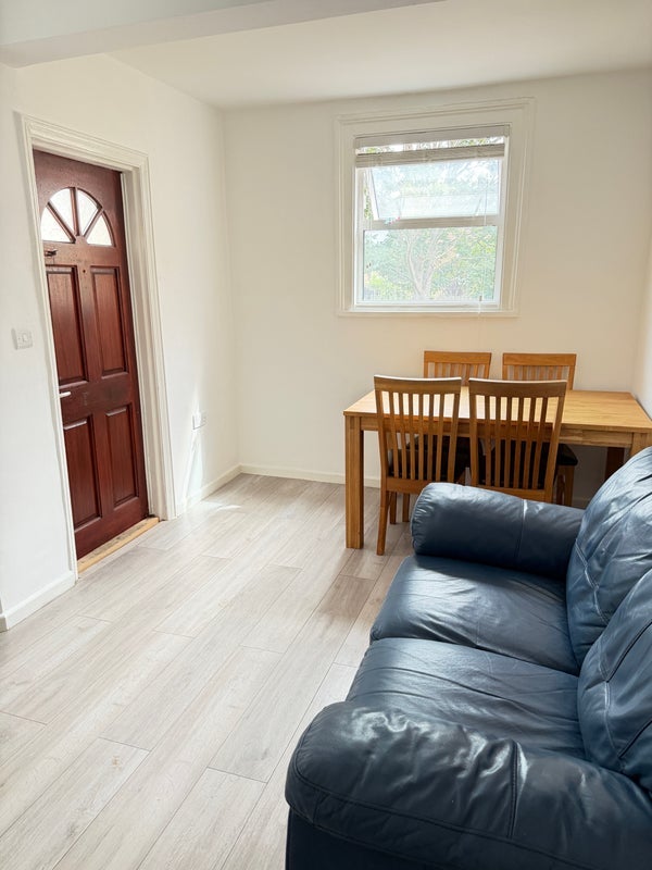 Room Cranbrook Park in Greater London