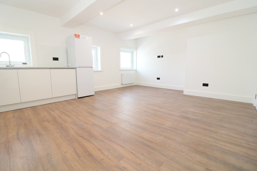 Flat Farnborough Passage in Mole Valley