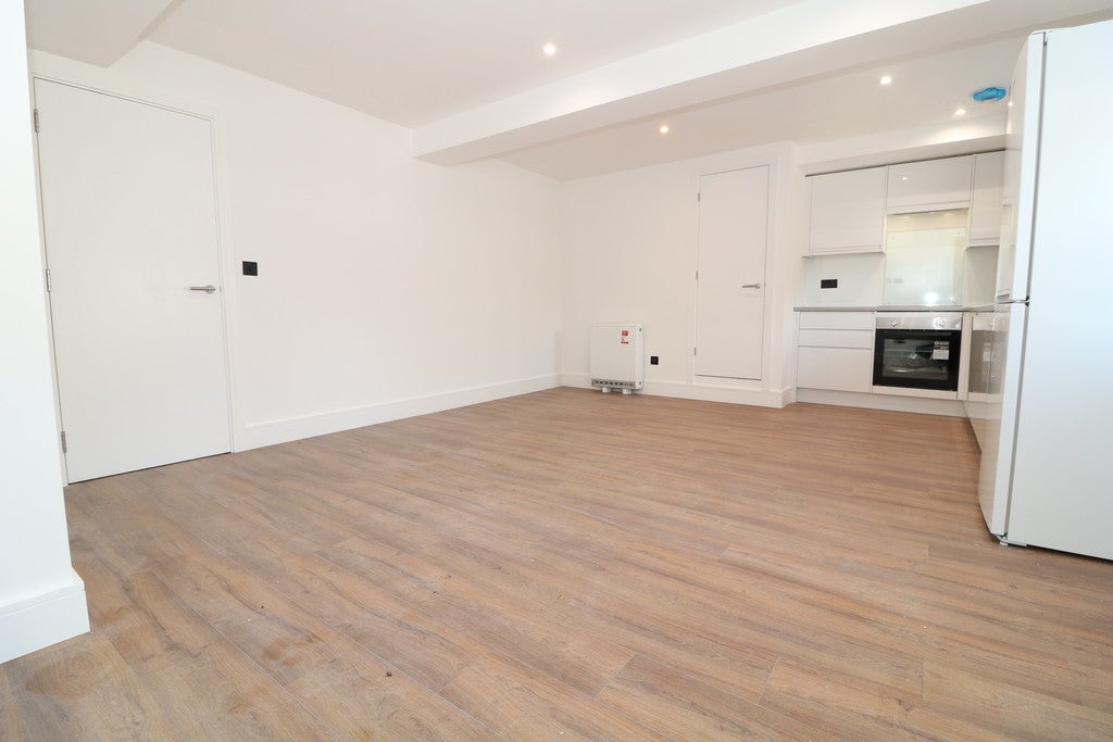 Flat Farnborough Passage in Mole Valley