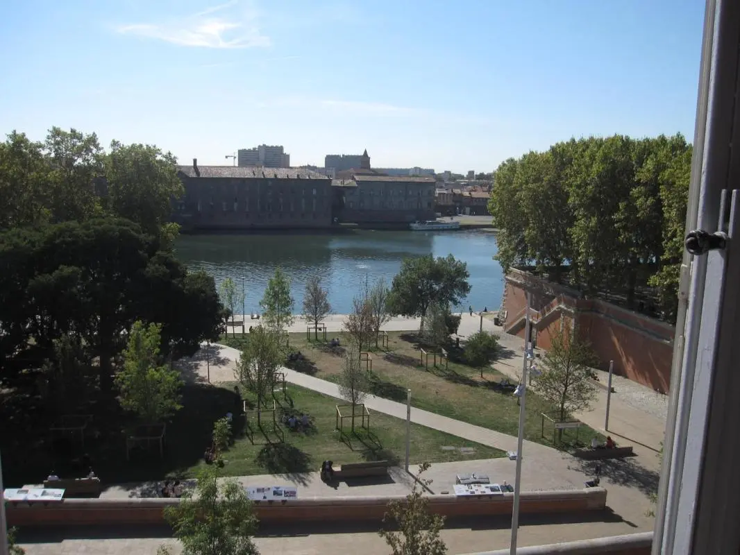 Appartement Place de la Daurade à Toulouse