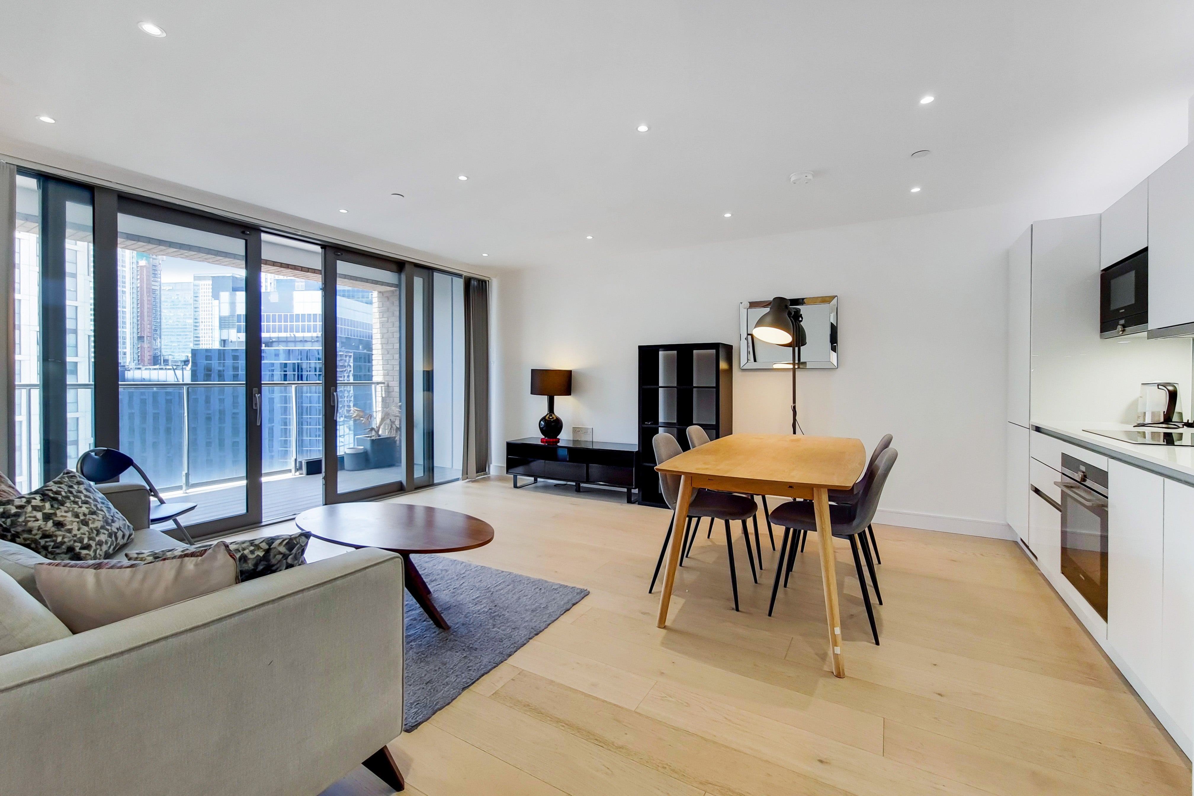 Flat Admirals Way in Greater London