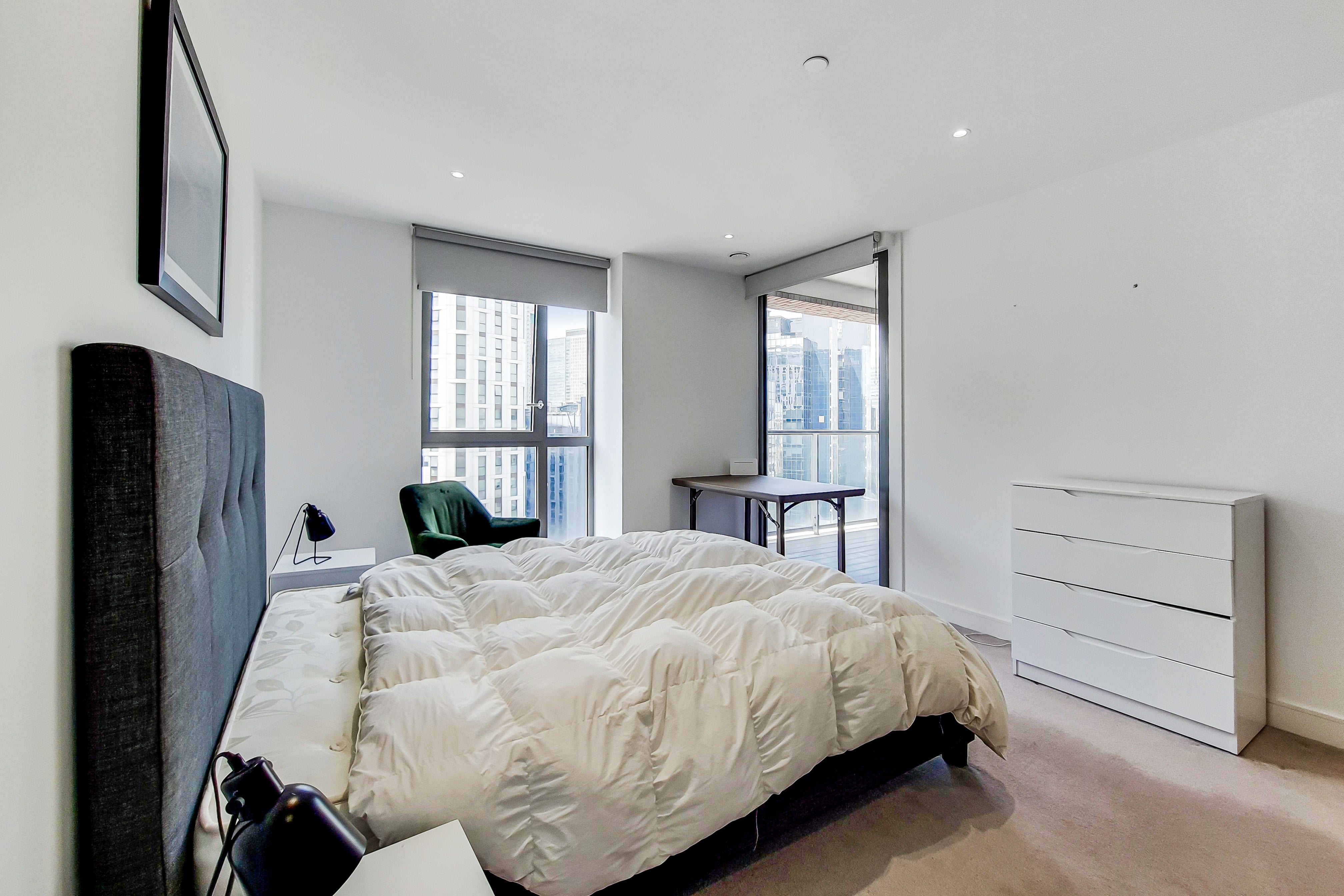 Flat Admirals Way in Greater London