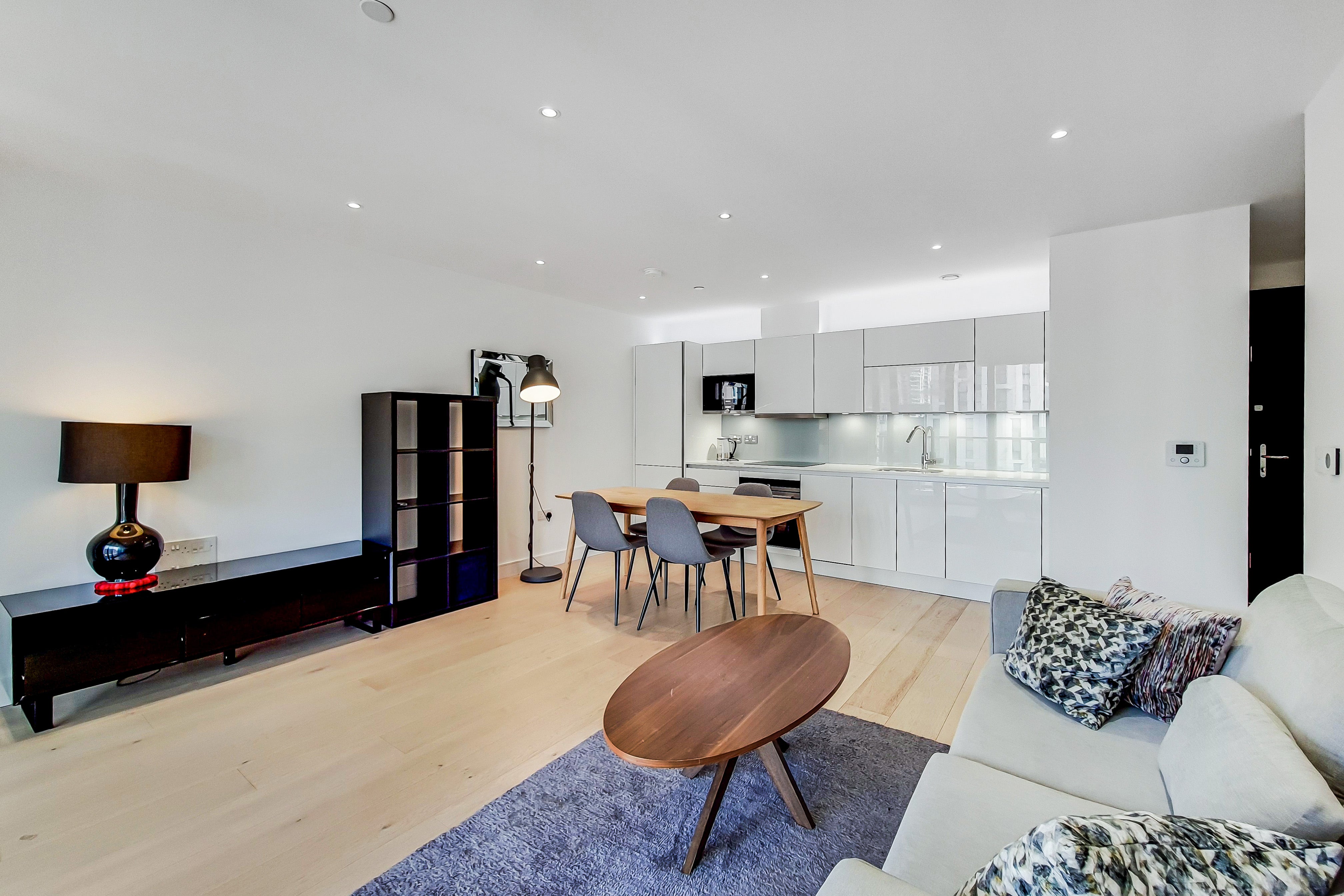 Flat Admirals Way in Greater London