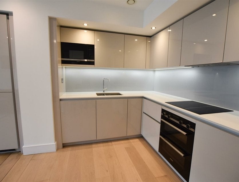 Flat Garnet Place in Greater London