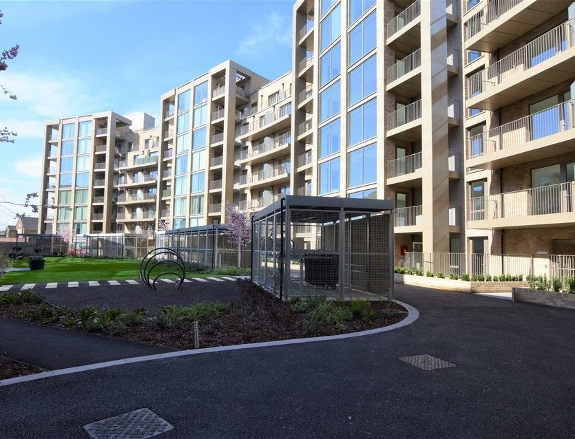 Flat Garnet Place in Greater London