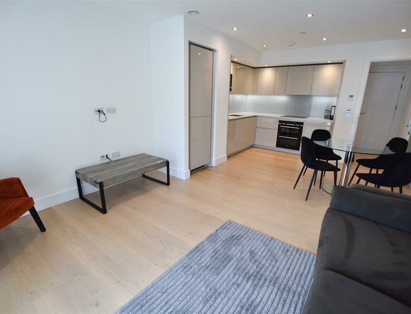 Flat Garnet Place in Greater London