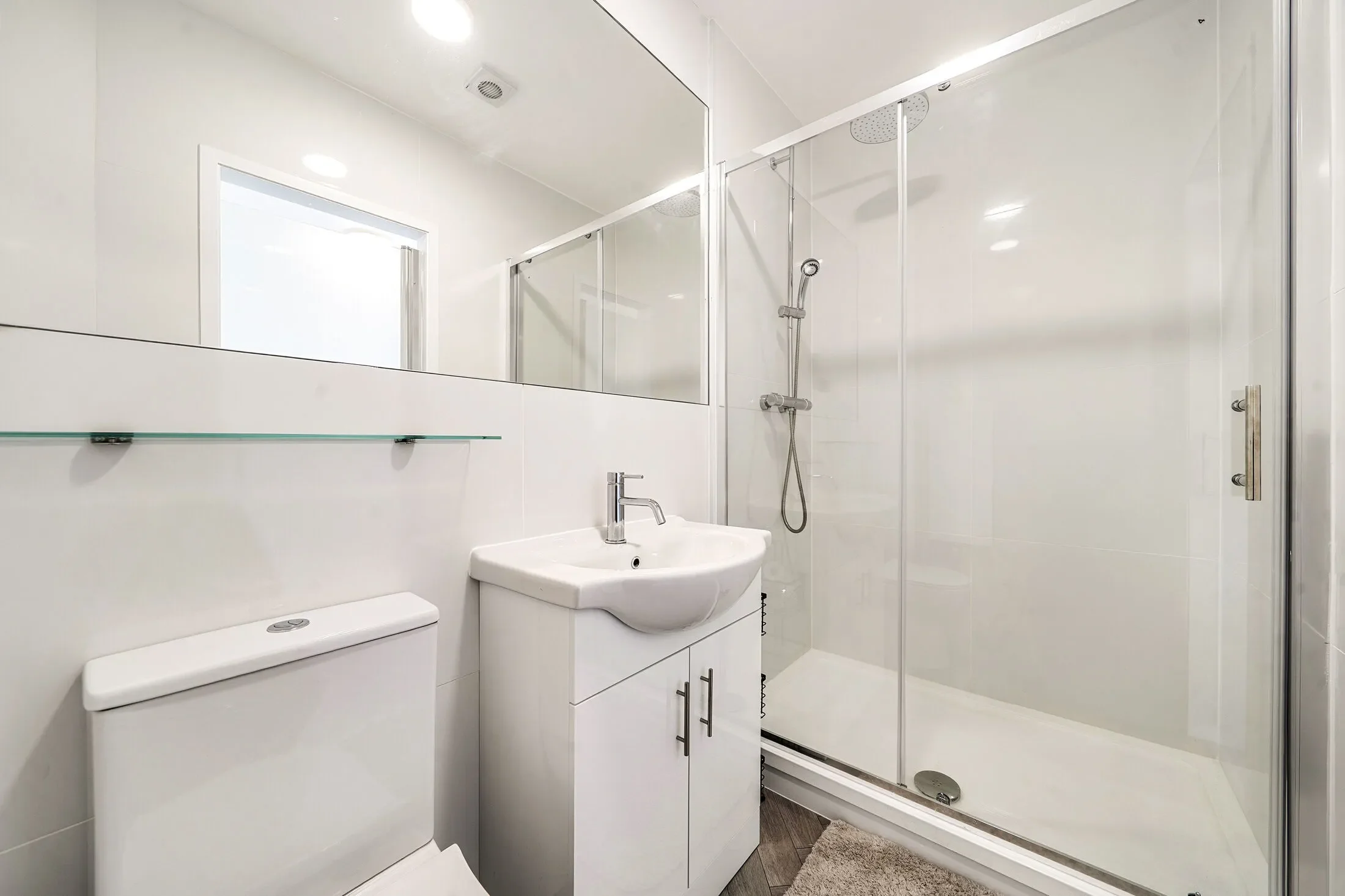 Flat Kramer Mews in Greater London