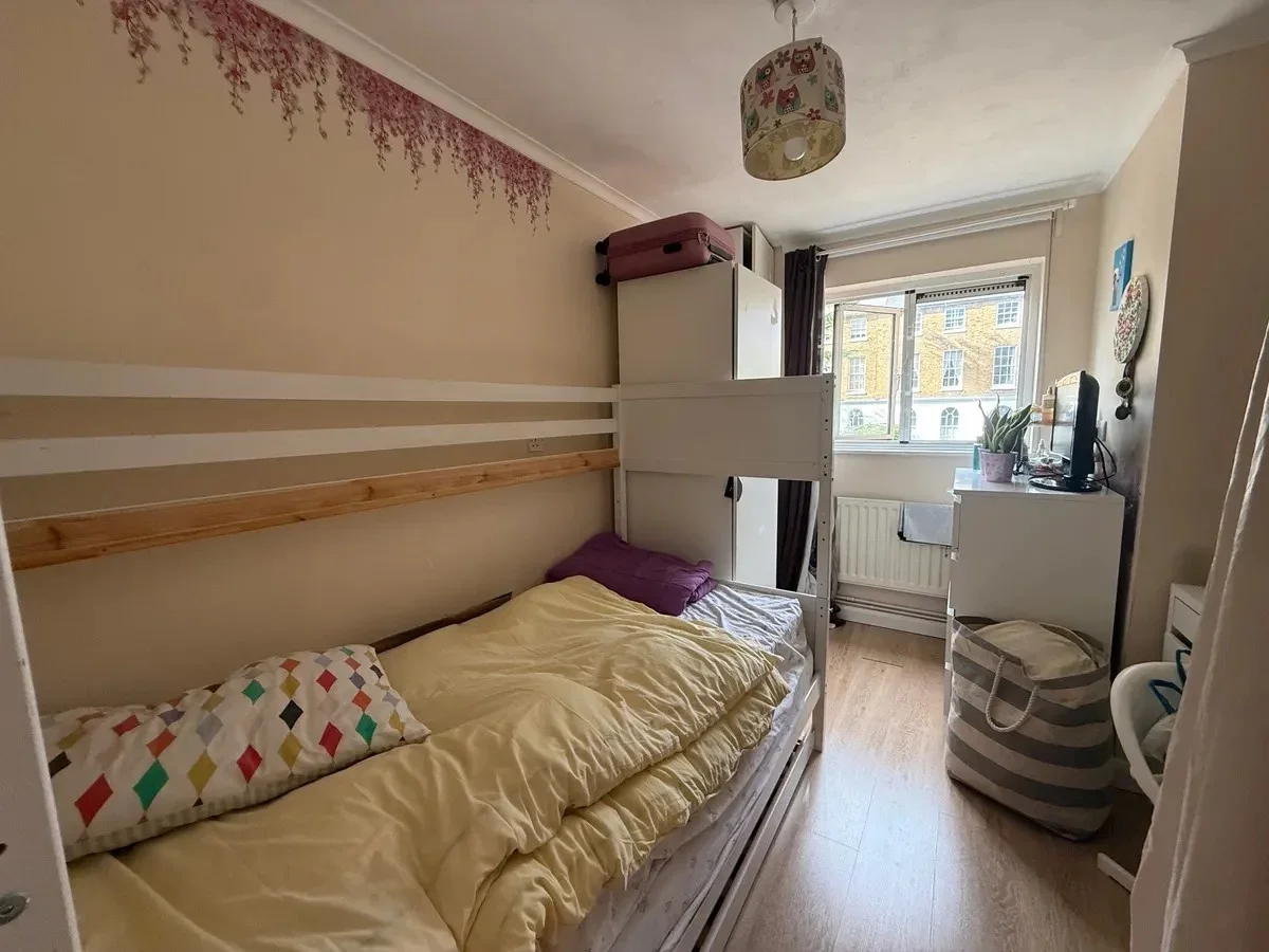 Flat Enfield Close in Greater London