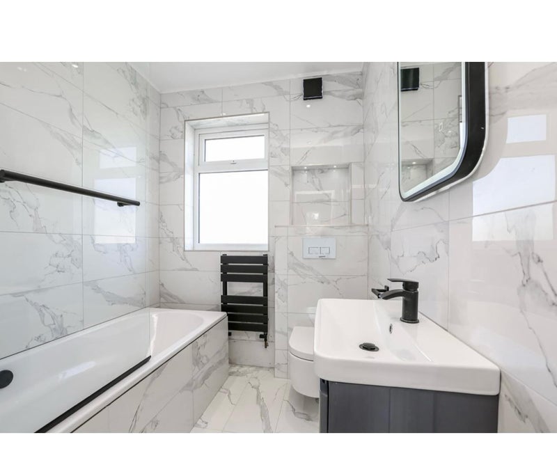 Room Ockley Road in Greater London