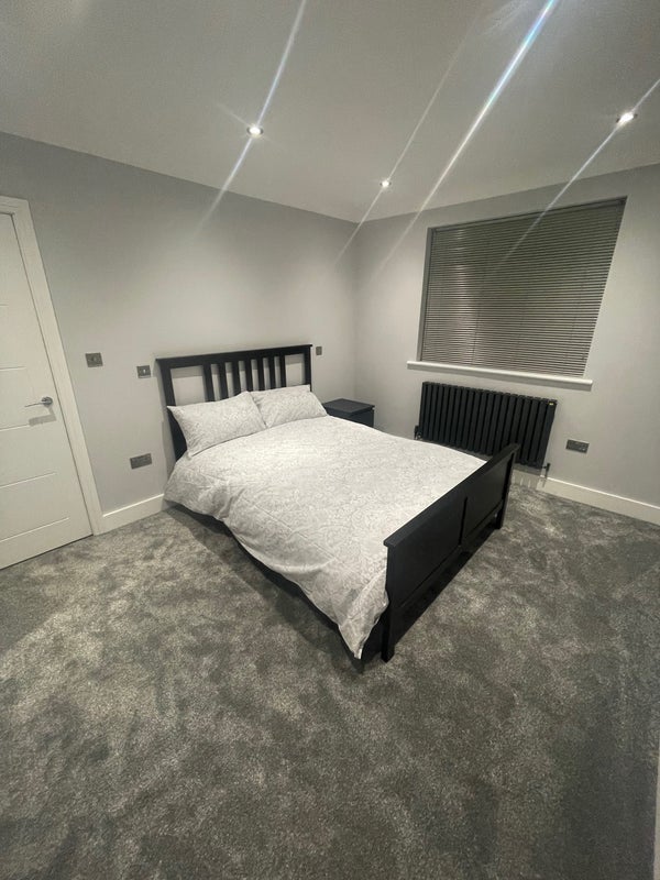 Room Ockley Road in Greater London