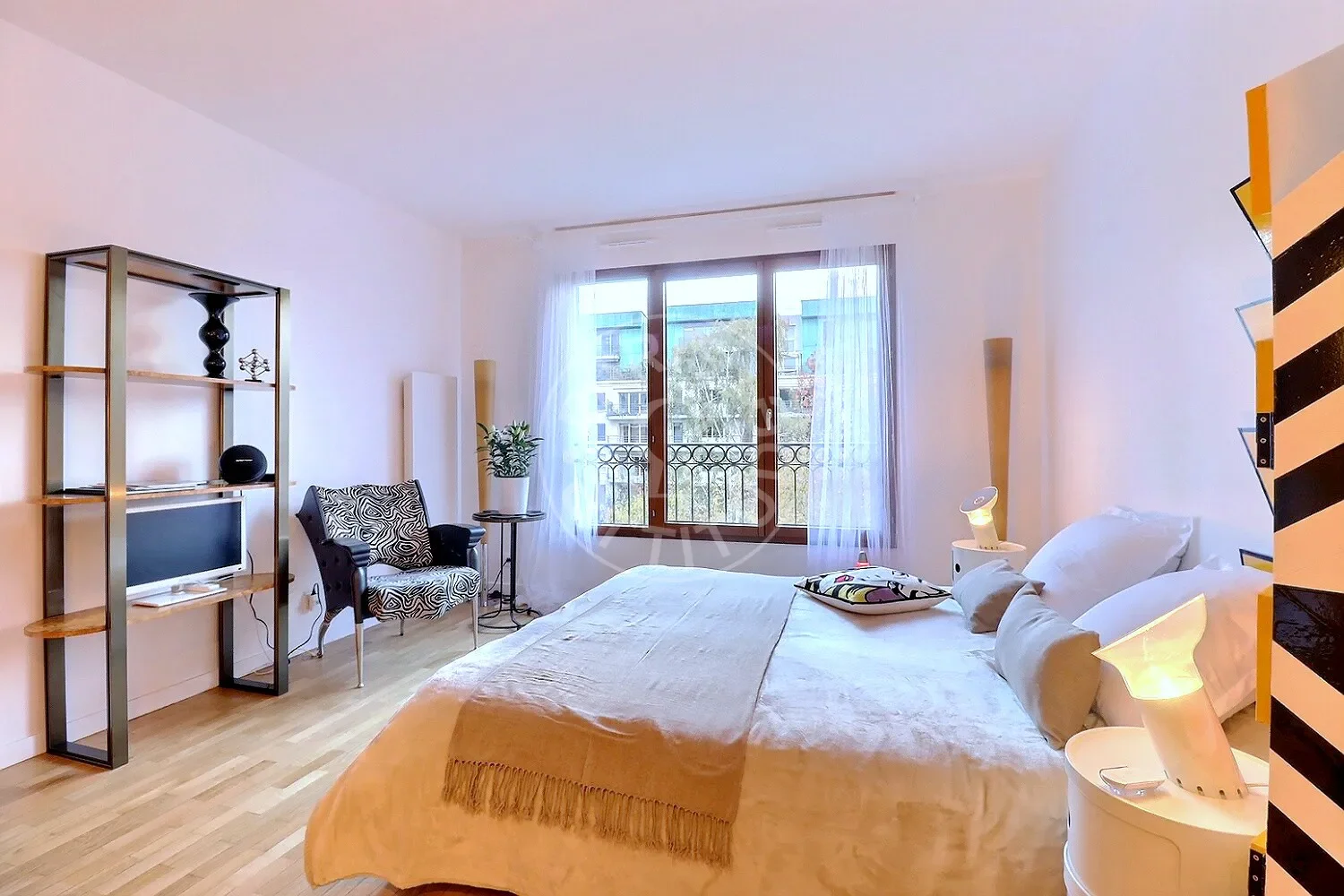 Appartement Place Saint-Charles à Paris
