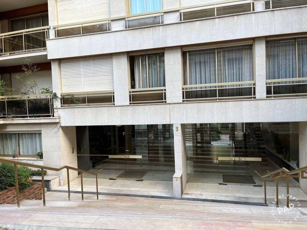 Flat Place du Maréchal de Lattre de Tassigny in Paris
