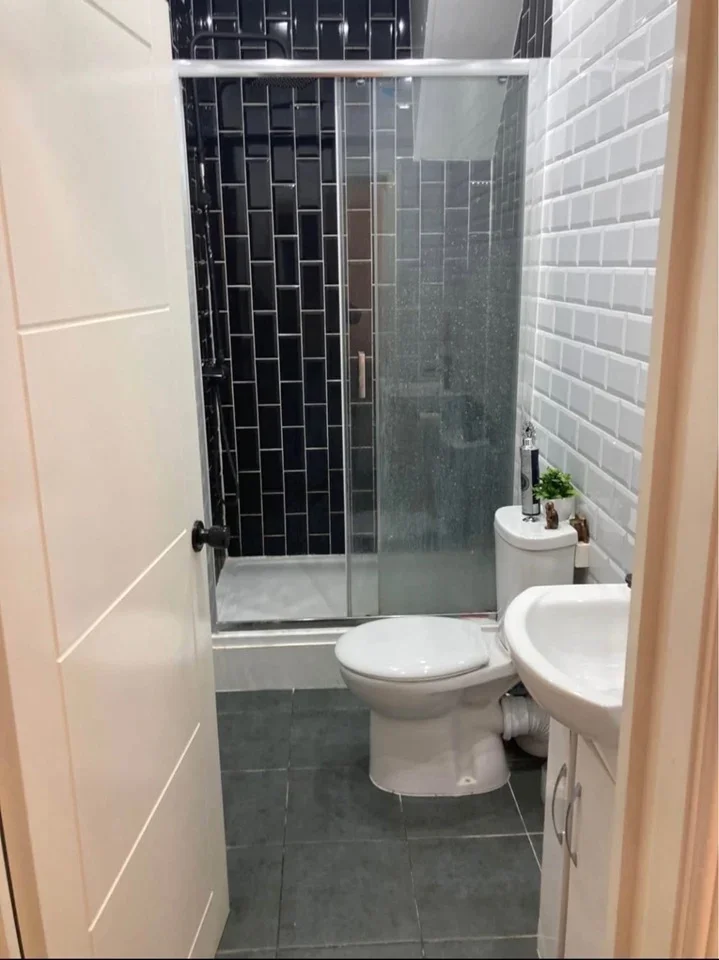 Room Whitehorse Road in Greater London