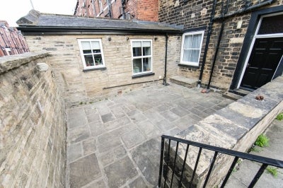 House Providence Avenue in Leeds