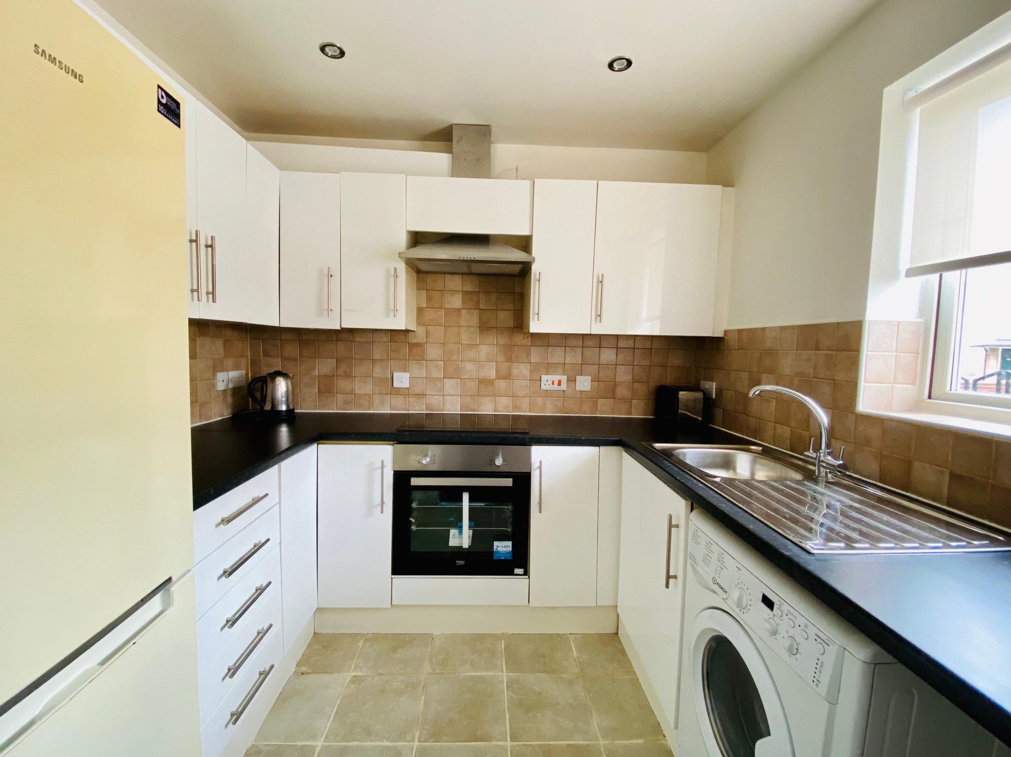 Flat Manchester Court in Greater London