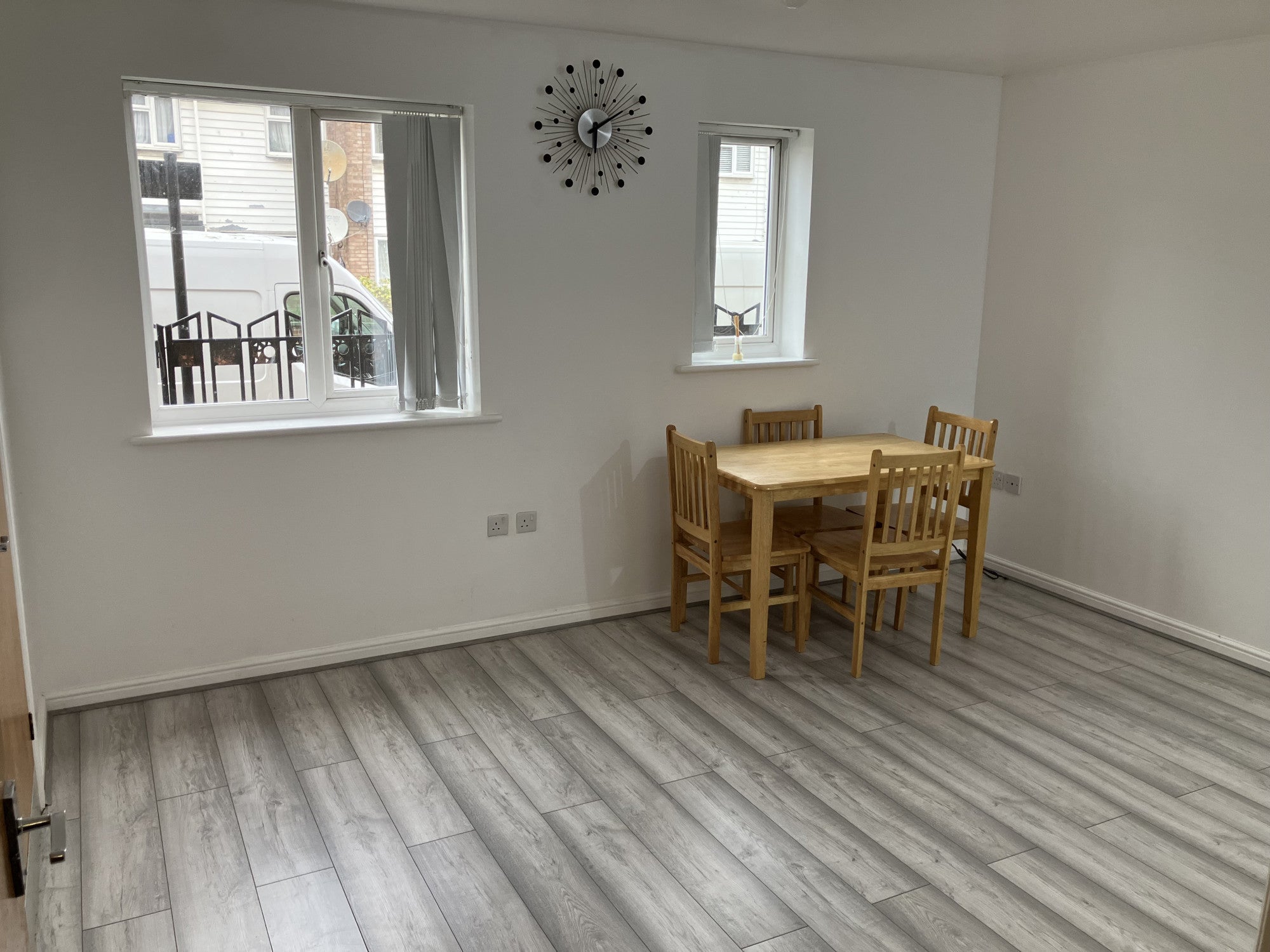 Flat Manchester Court in Greater London