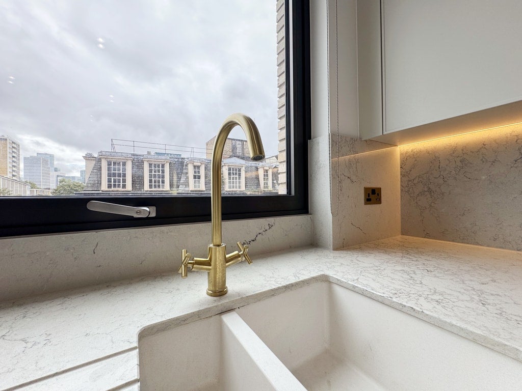 Flat Dingley Road in Greater London