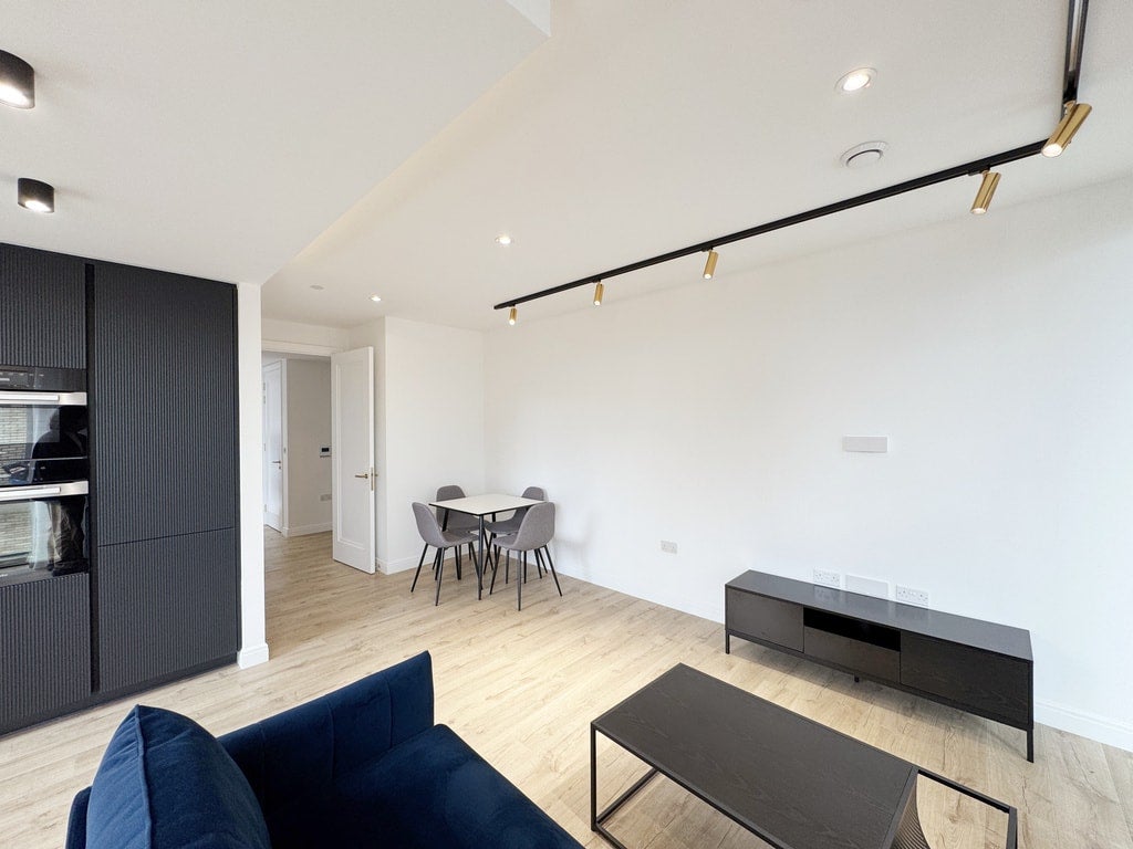 Flat Dingley Road in Greater London