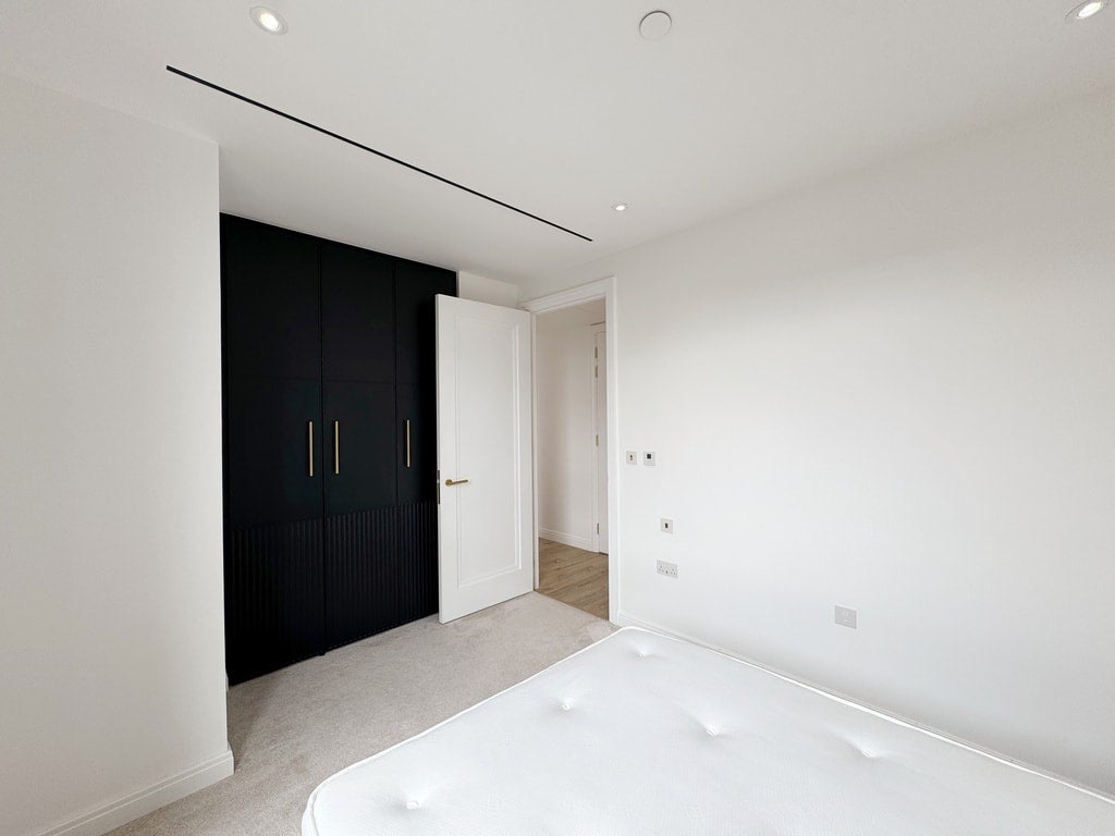 Flat Dingley Road in Greater London