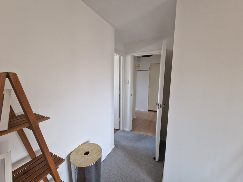 Flat Heddington Grove in Greater London