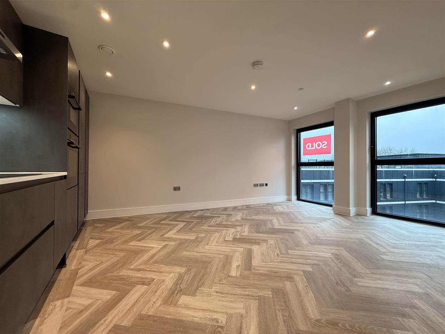 Flat Cockfosters Road in Greater London