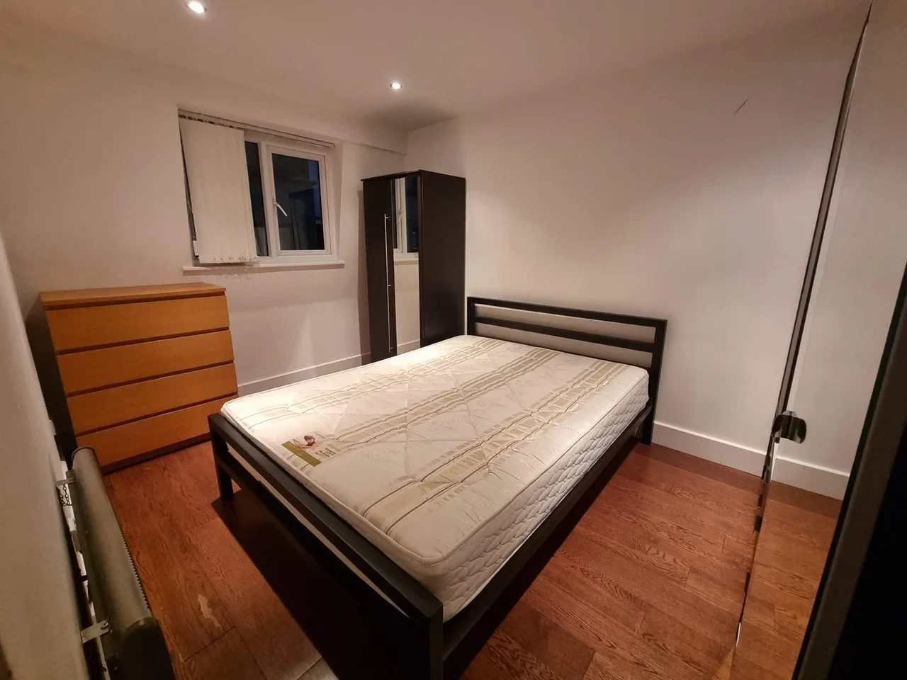 Flat Upper Street in Greater London